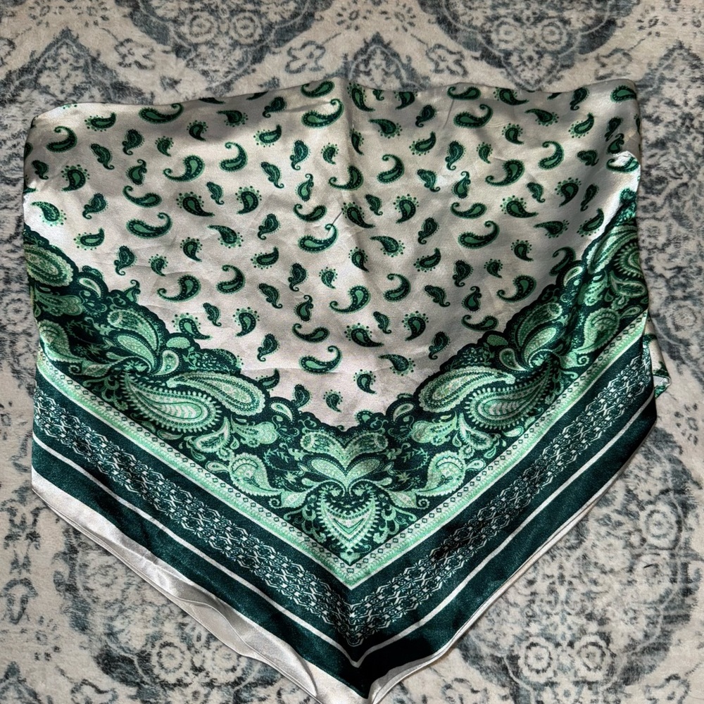 Rue21 White and Green Bandana Top